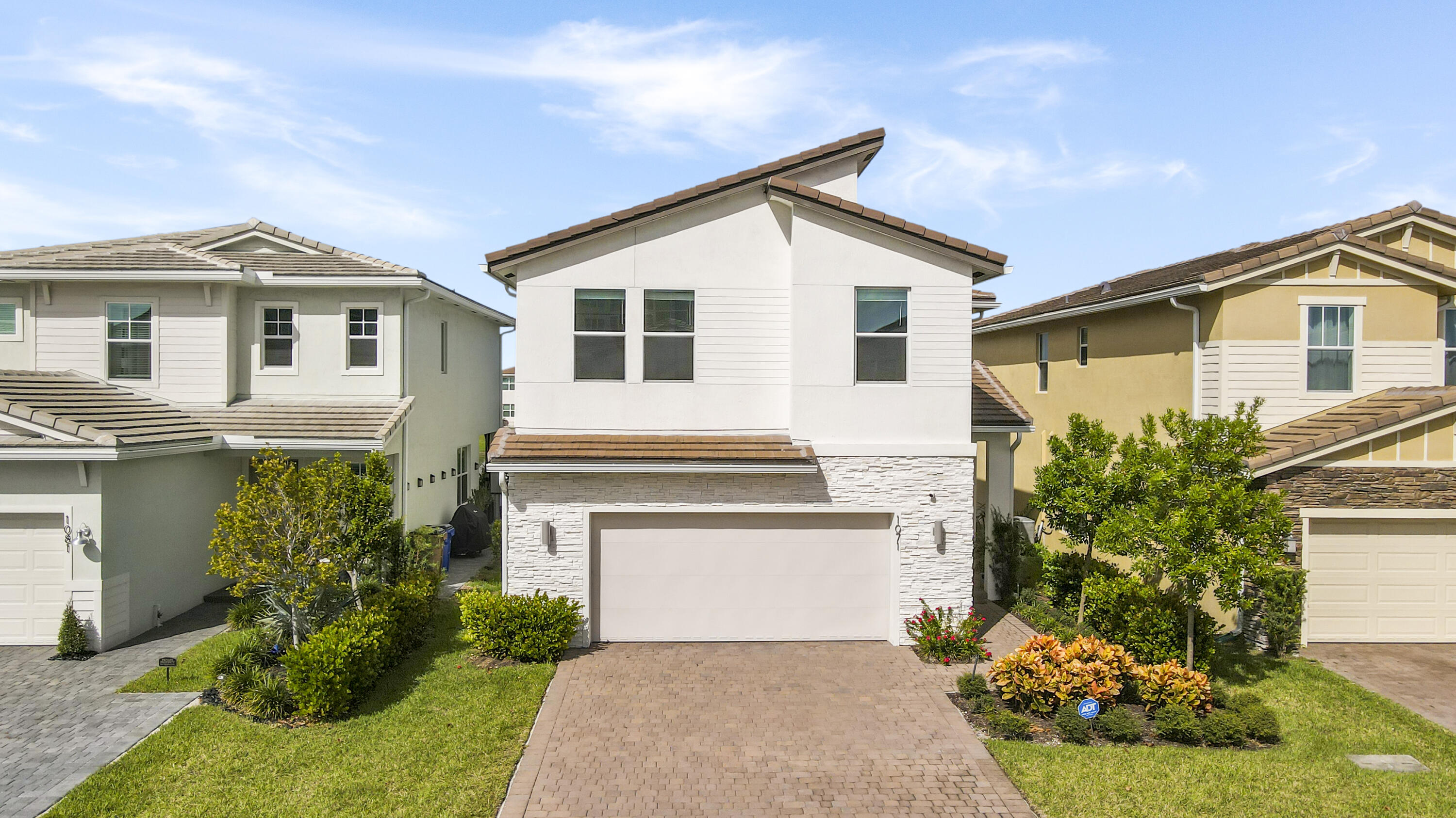 1071 Veleiros Boulevard