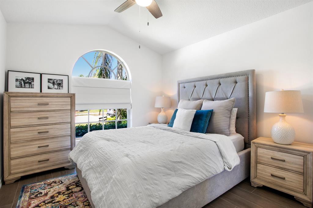 1931 Oak Berry Circle