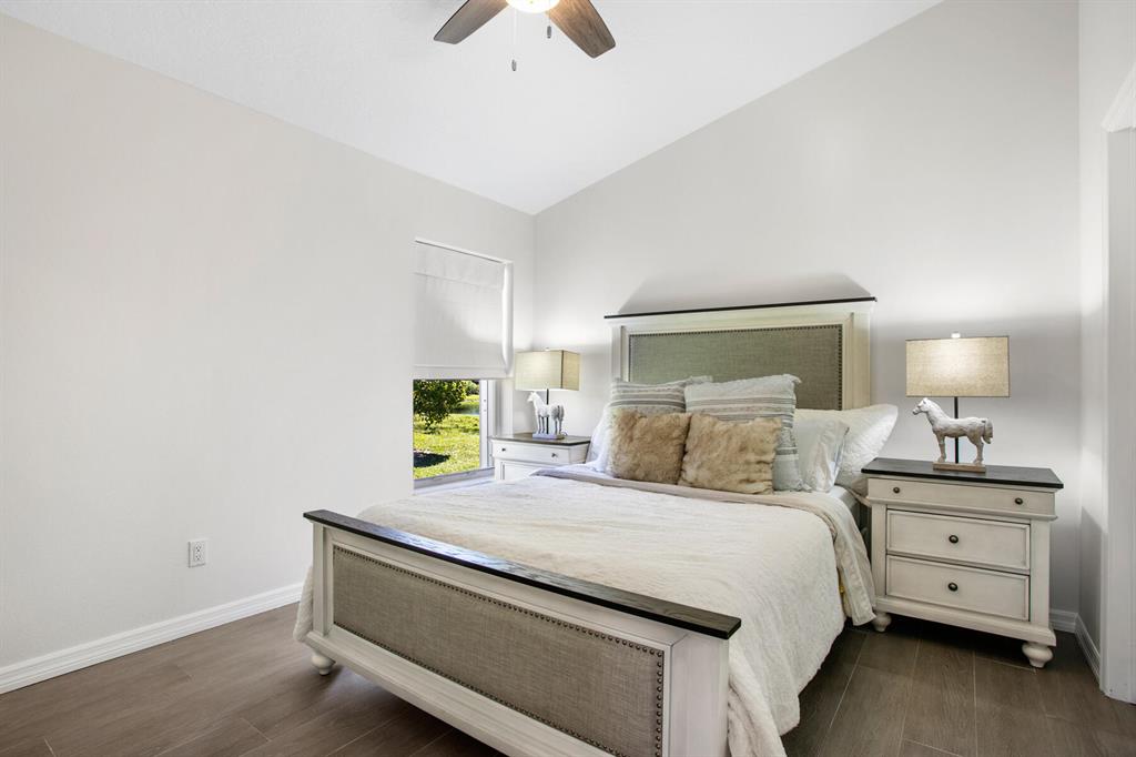 1931 Oak Berry Circle