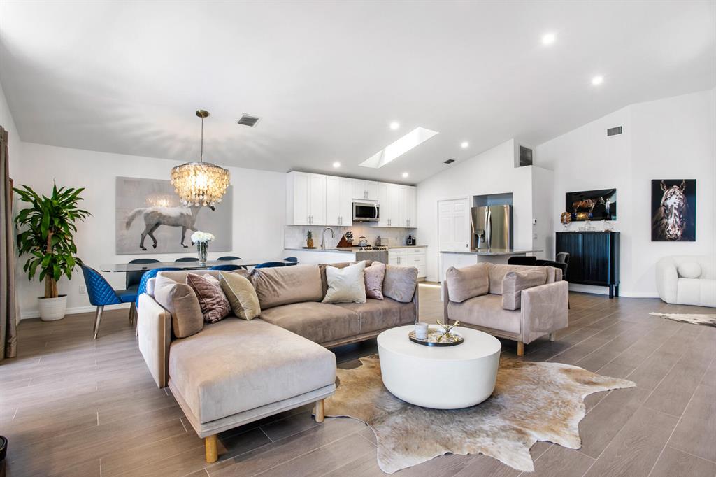 1931 Oak Berry Circle
