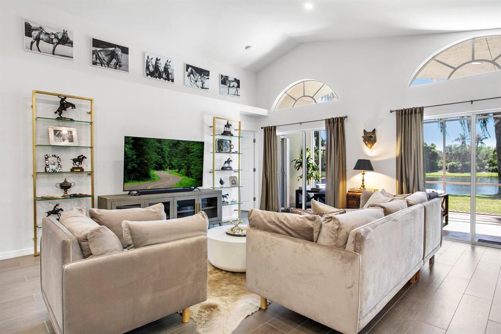 1931 Oak Berry Circle