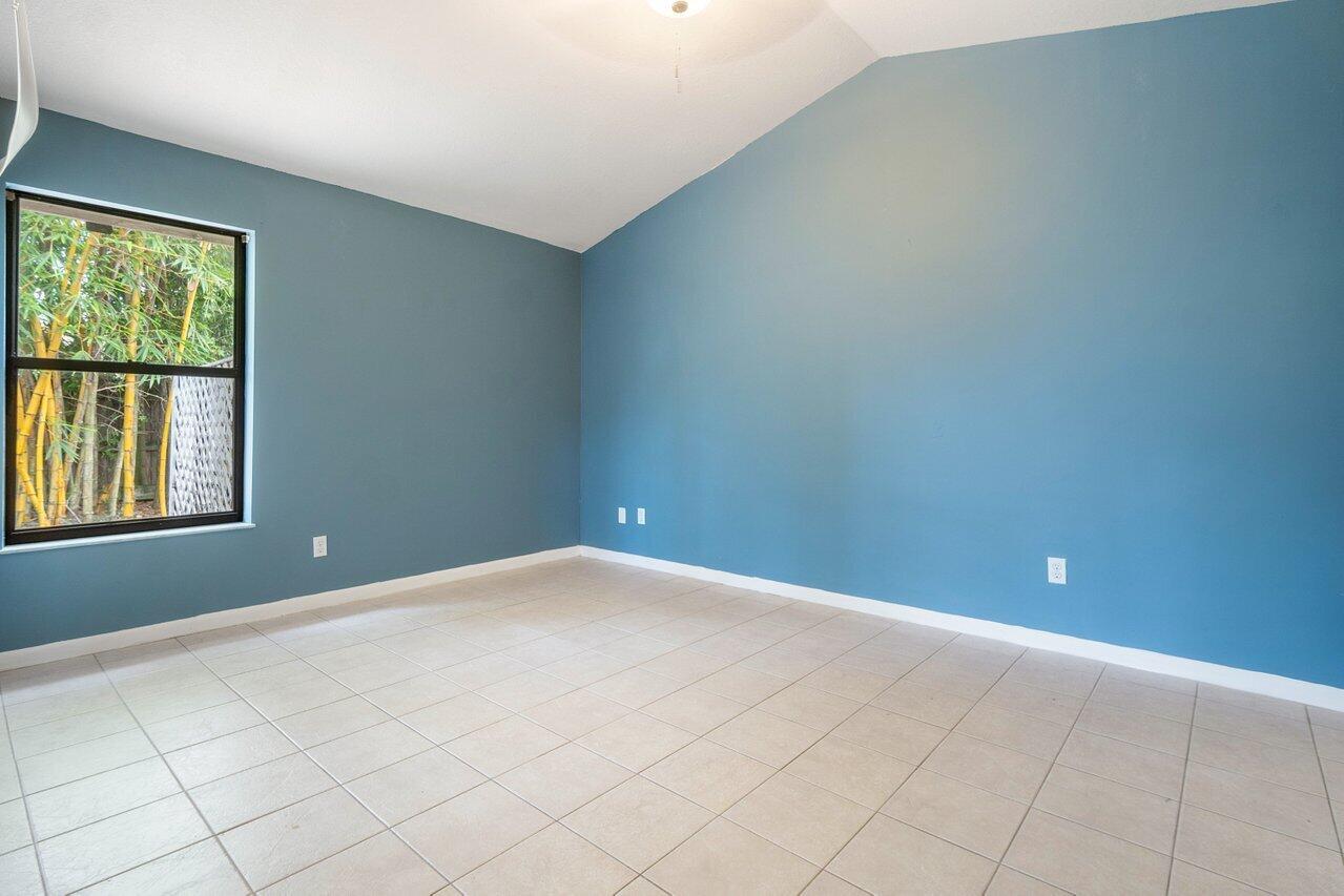 84 SE Ontario Way