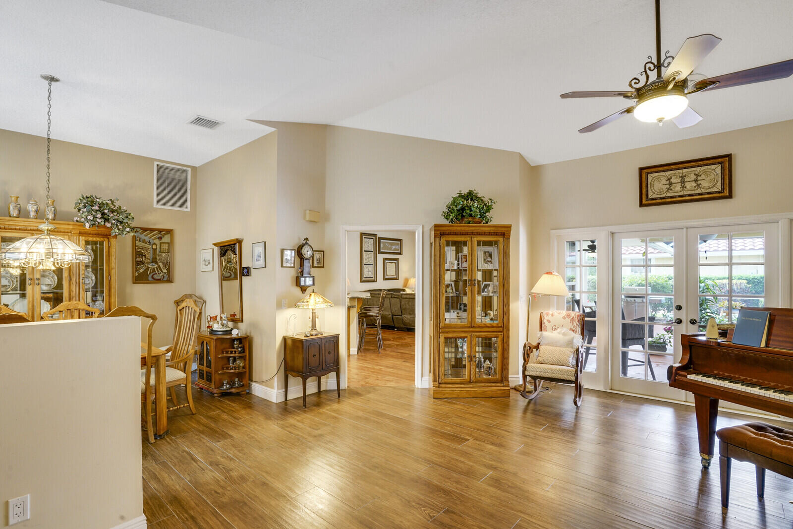1811 Lindsey Court