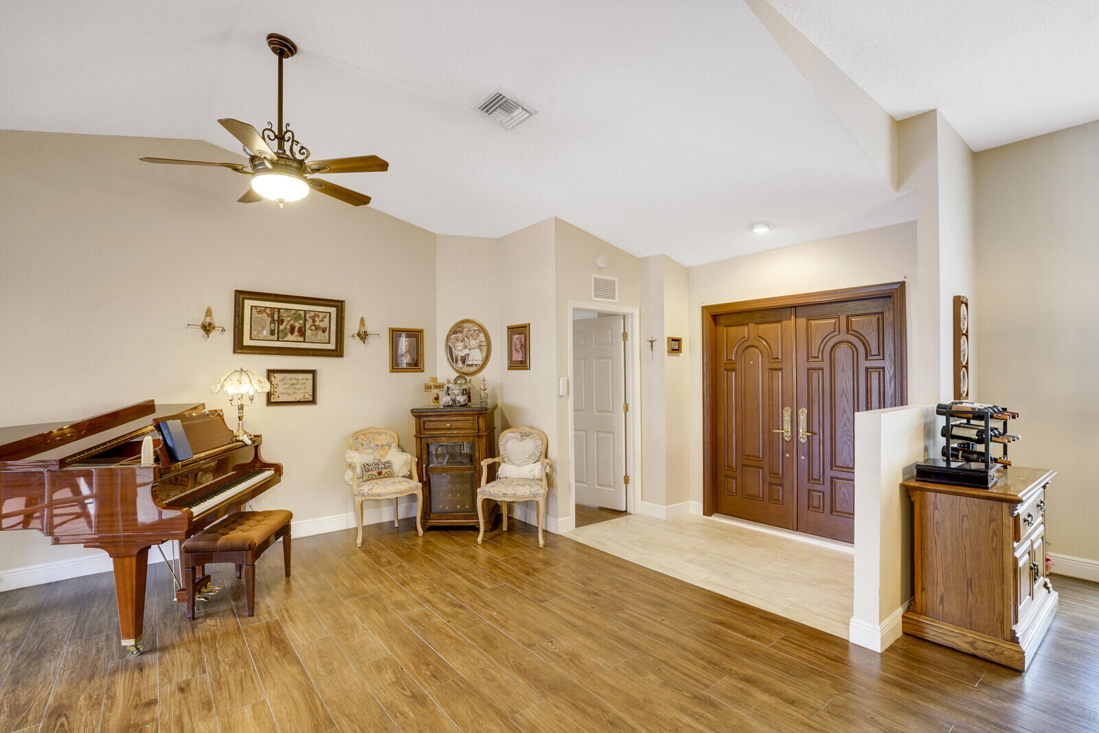 1811 Lindsey Court