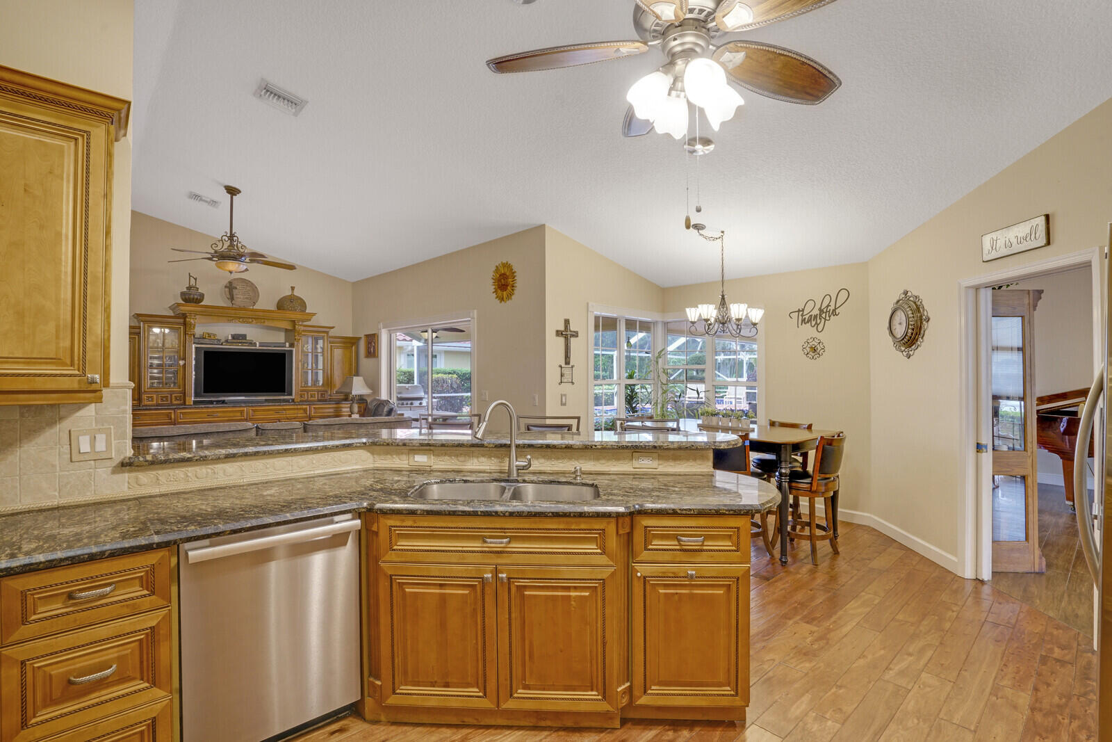 1811 Lindsey Court