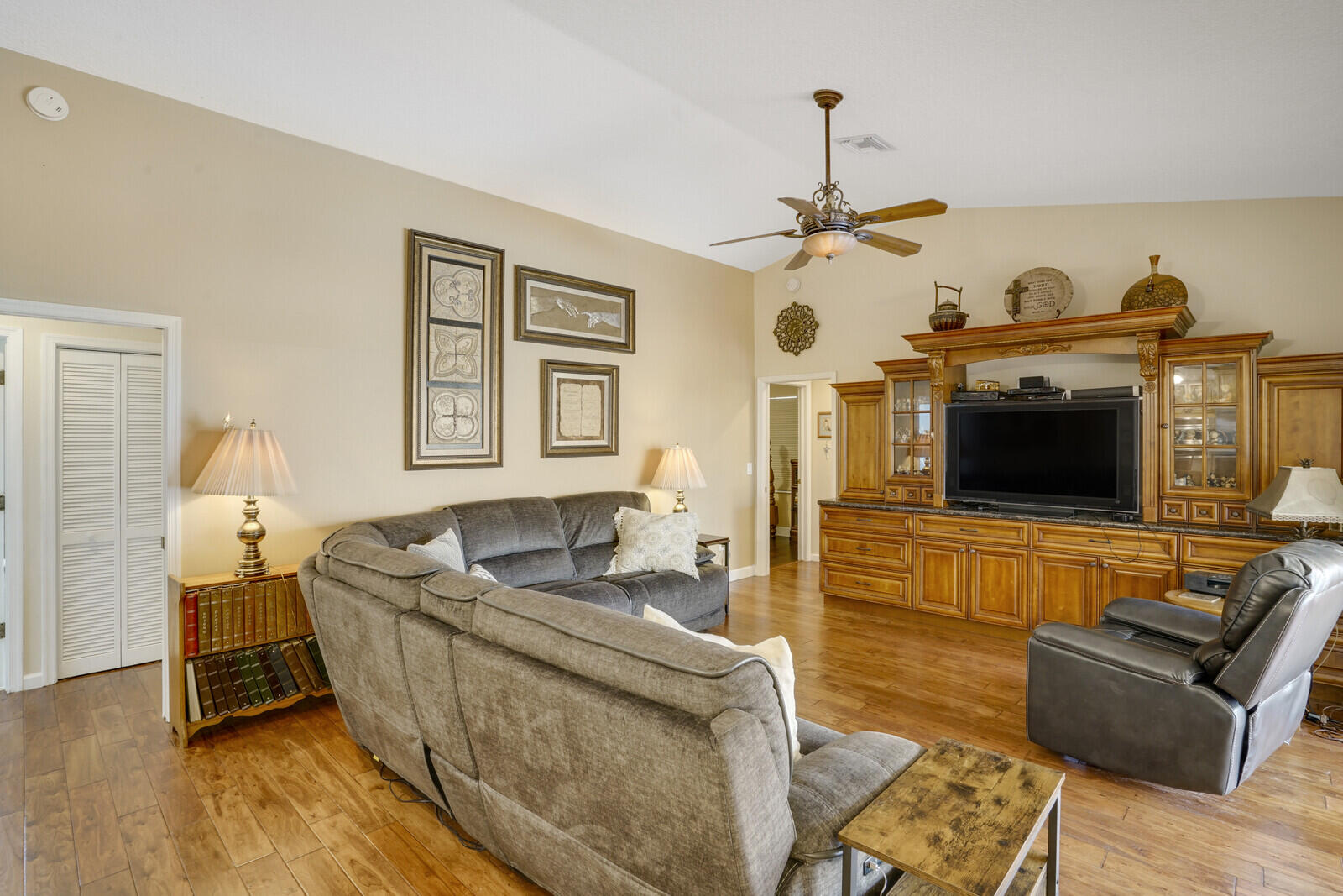 1811 Lindsey Court