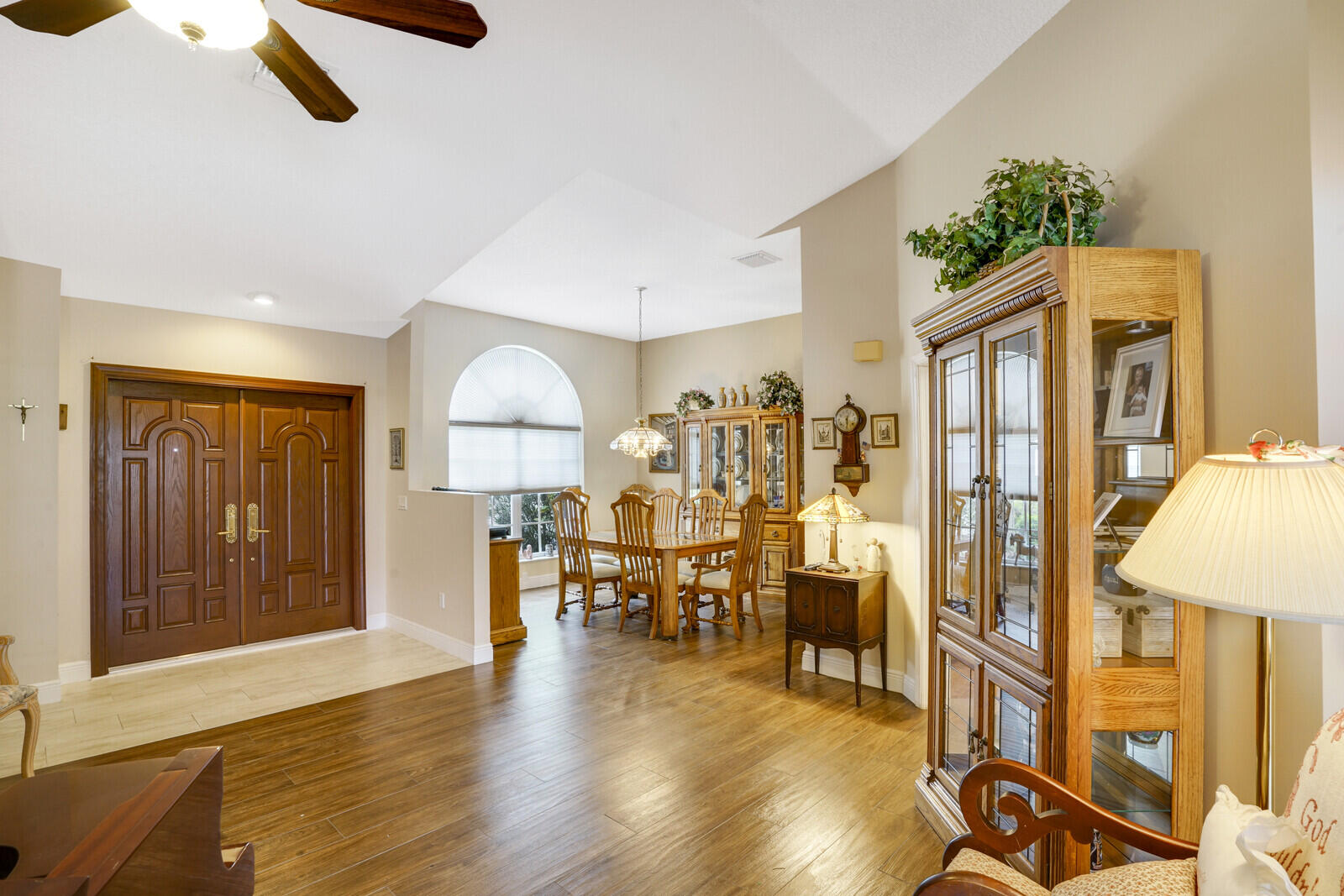 1811 Lindsey Court