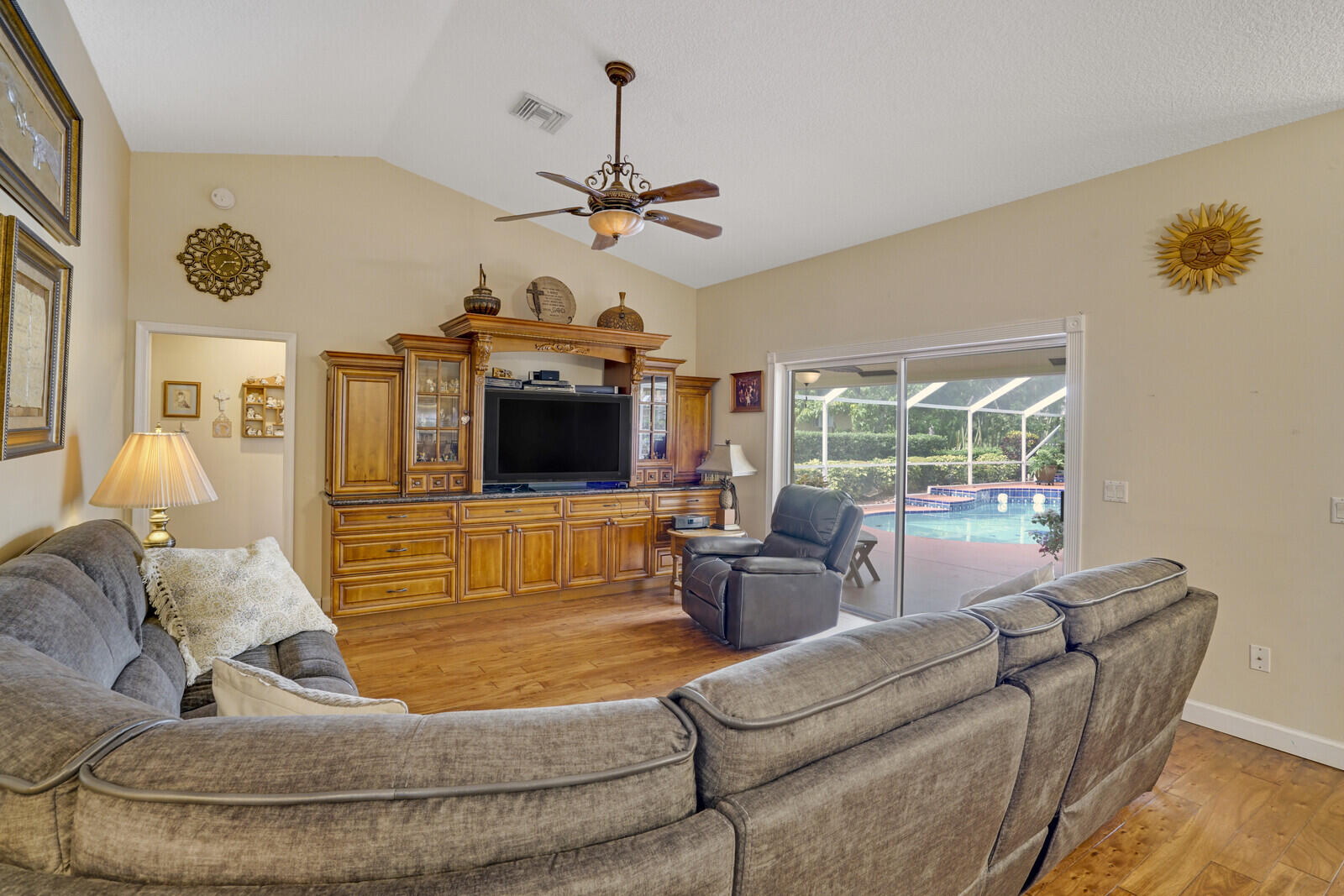 1811 Lindsey Court