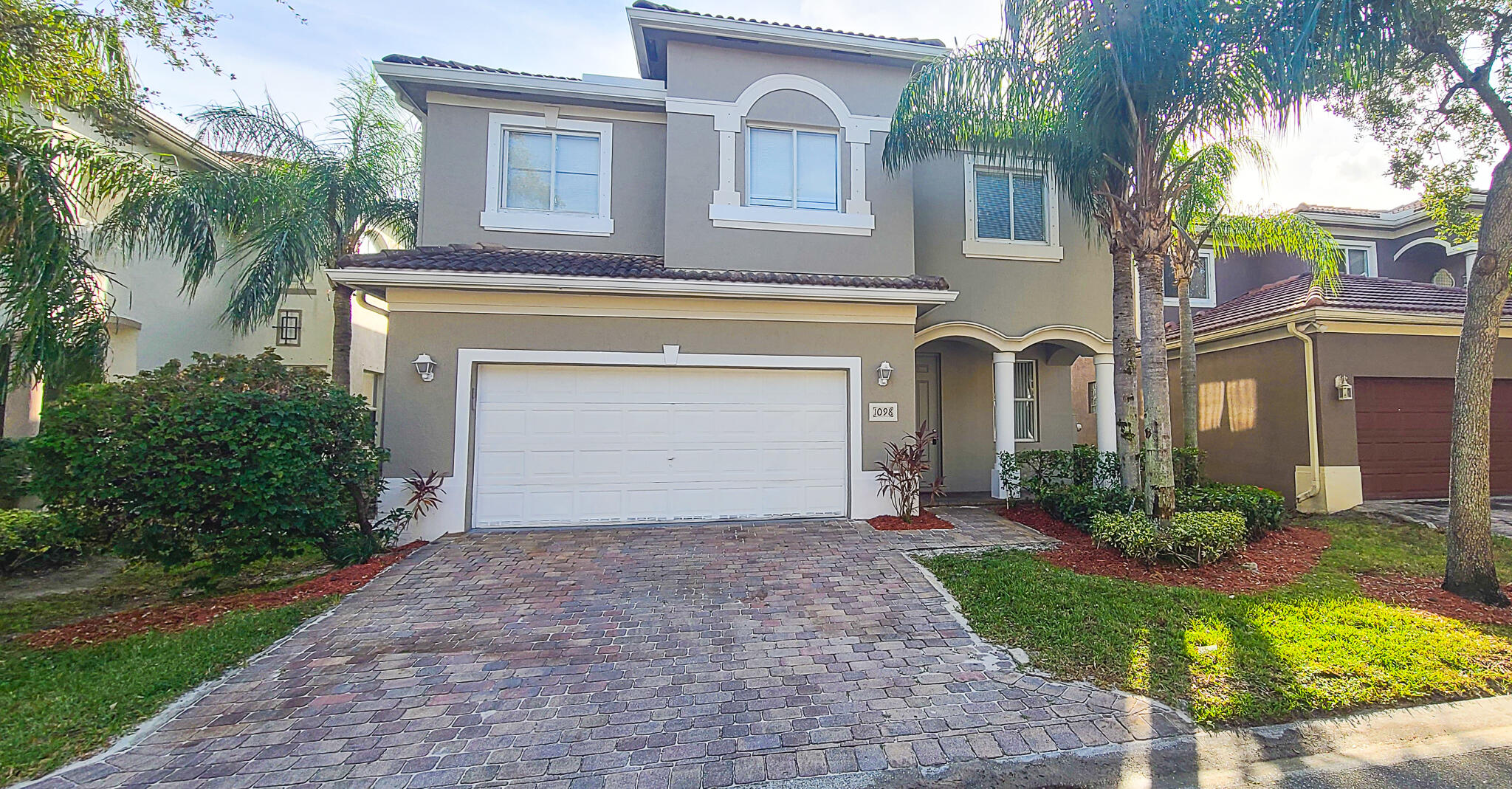 1098 Center Stone Lane
