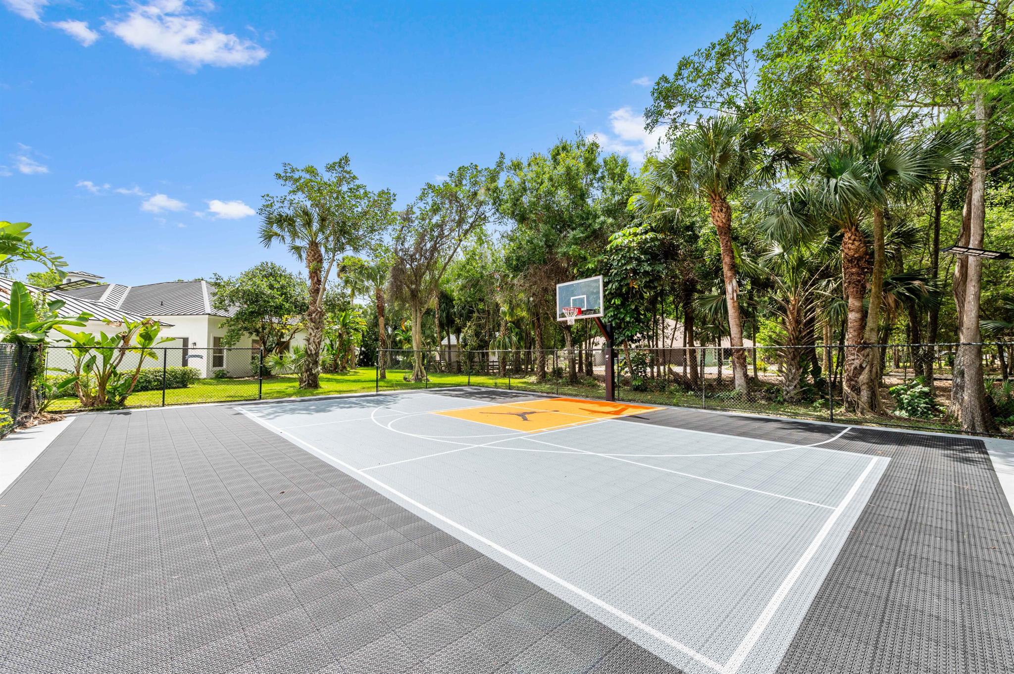 728 Deerwood Court