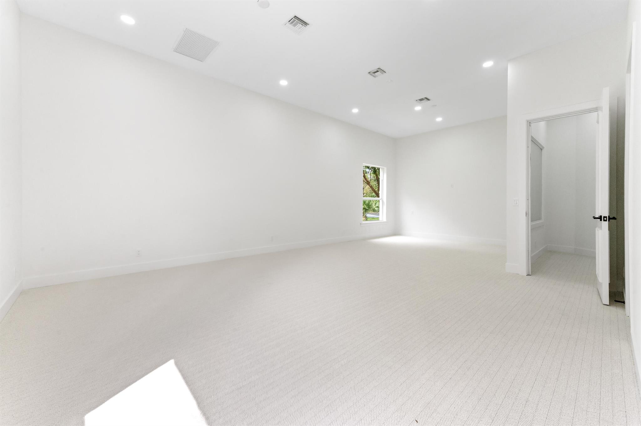 728 Deerwood Court