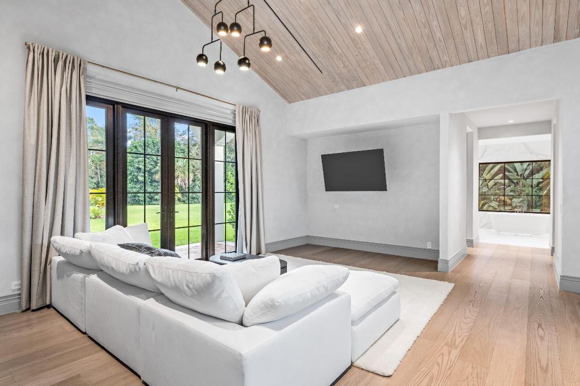 14823 Horseshoe Trace