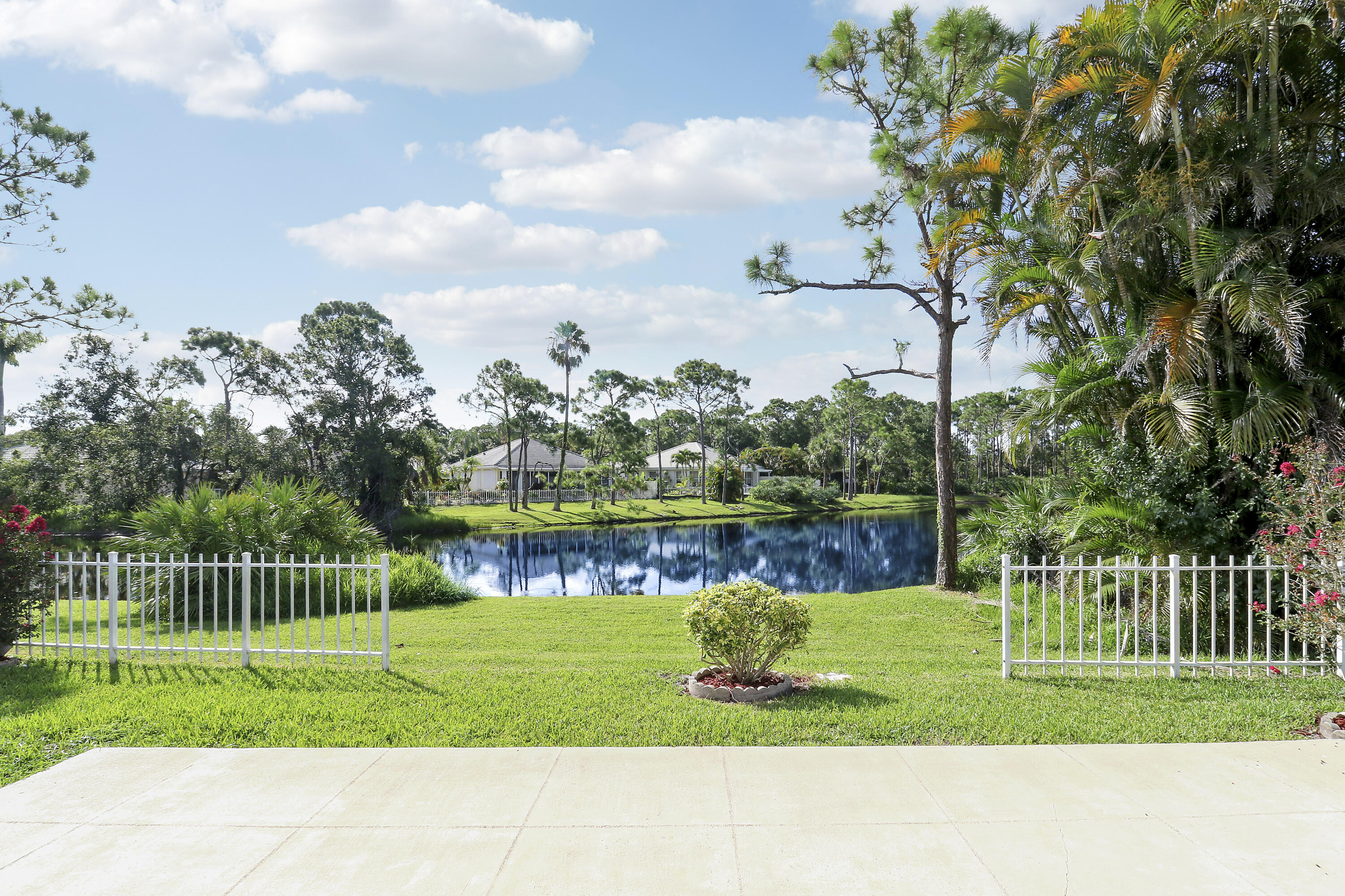 7751 SE Bay Cedar Circle