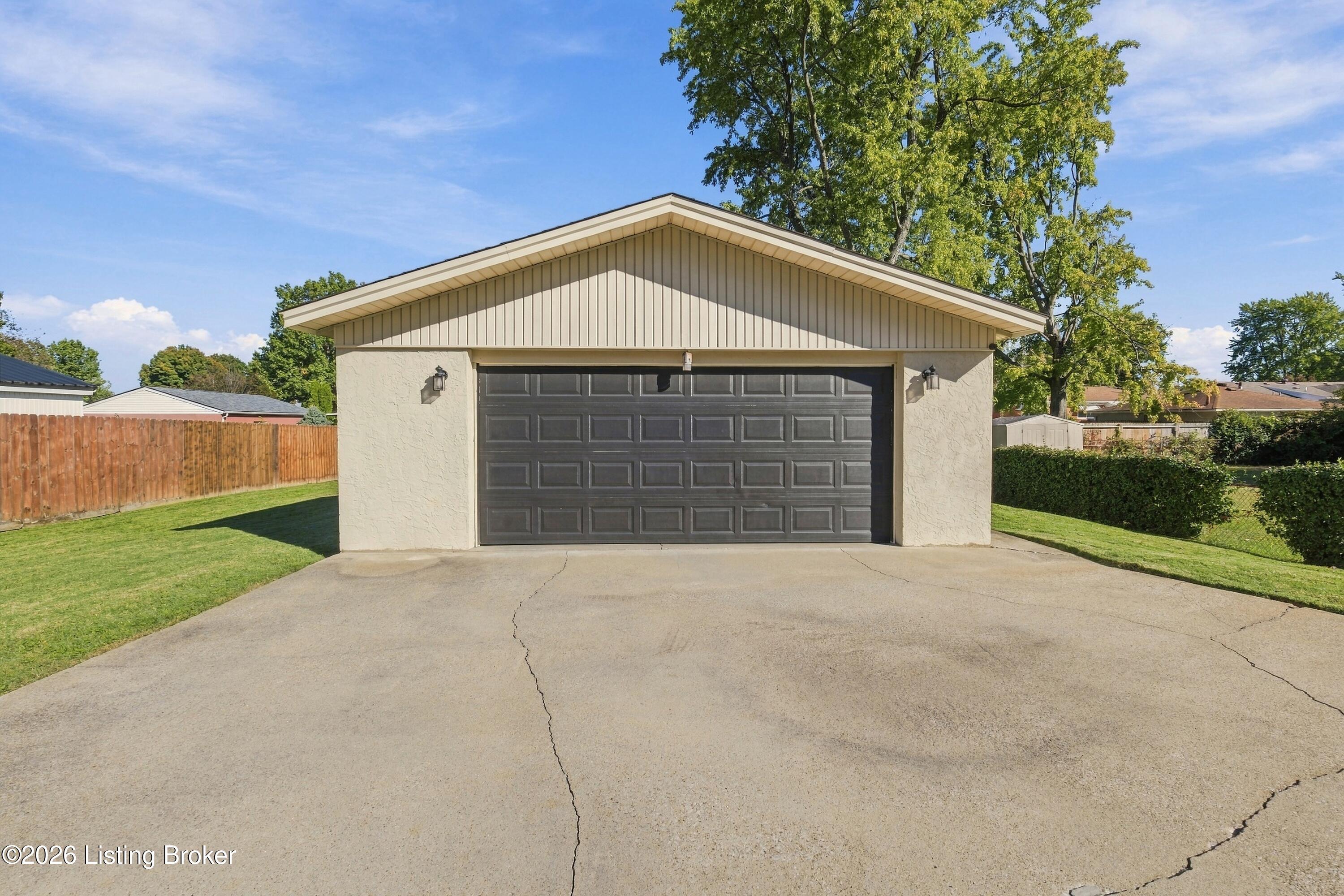 7205 Lorenzo Ln