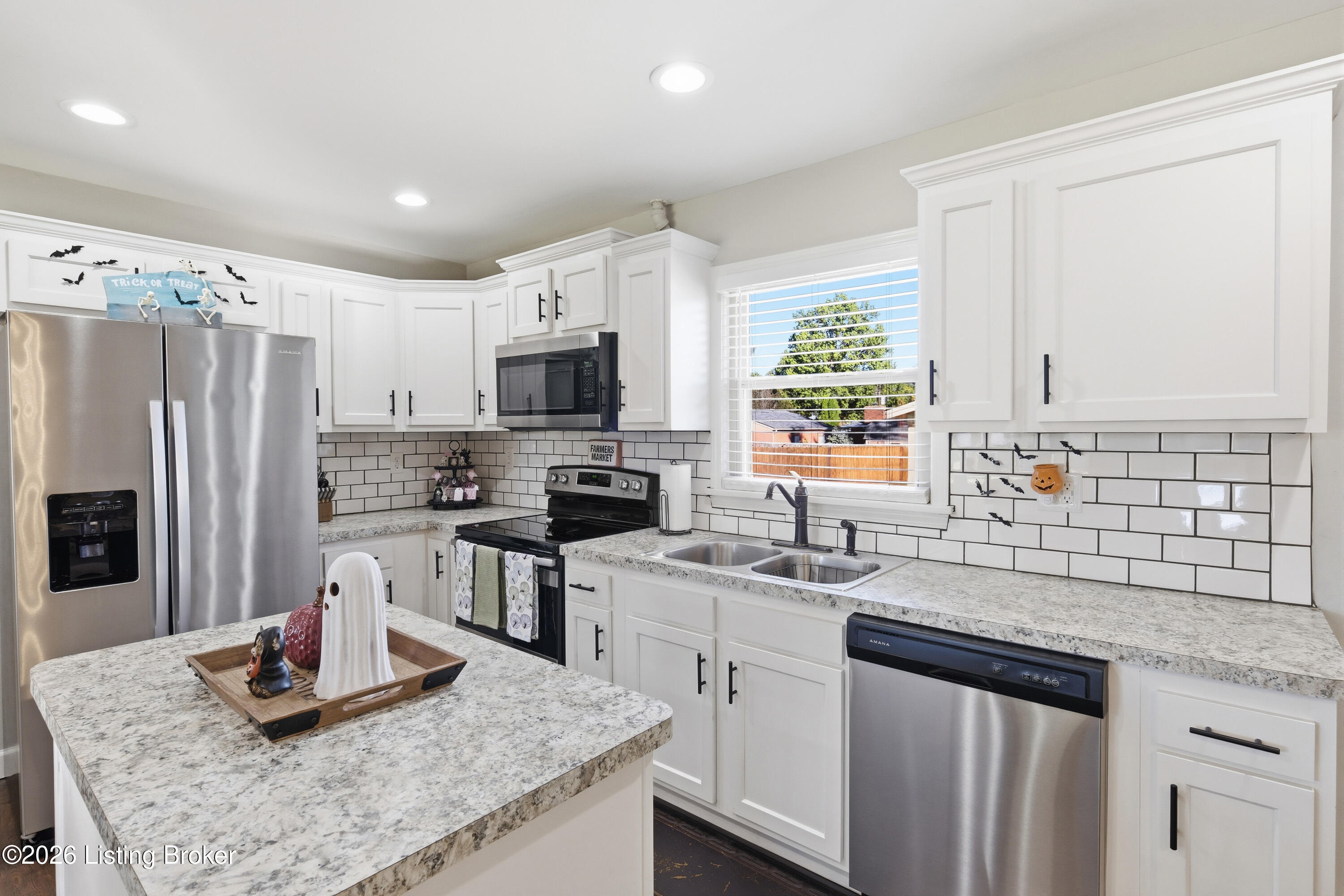 7205 Lorenzo Ln