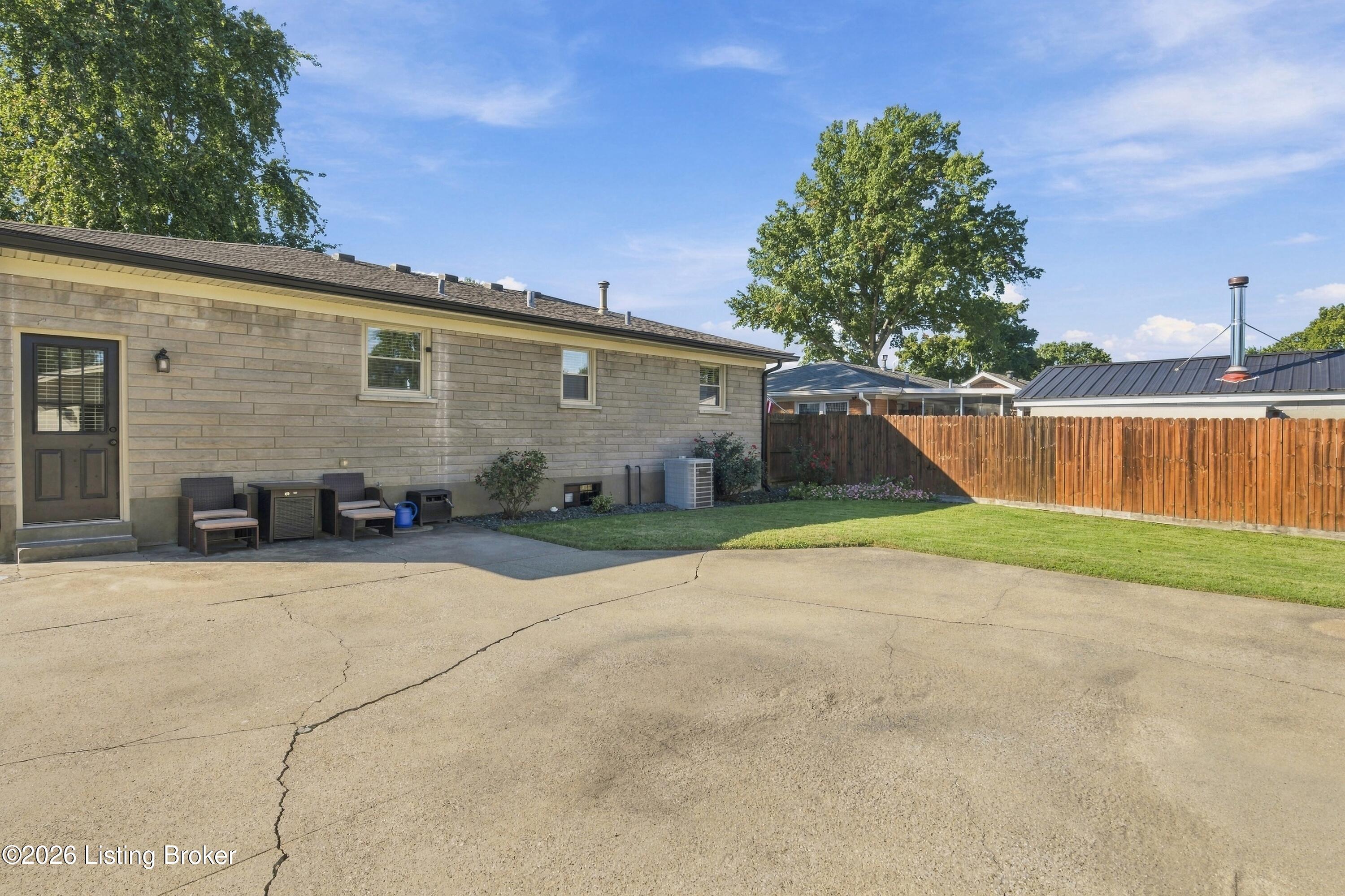 7205 Lorenzo Ln