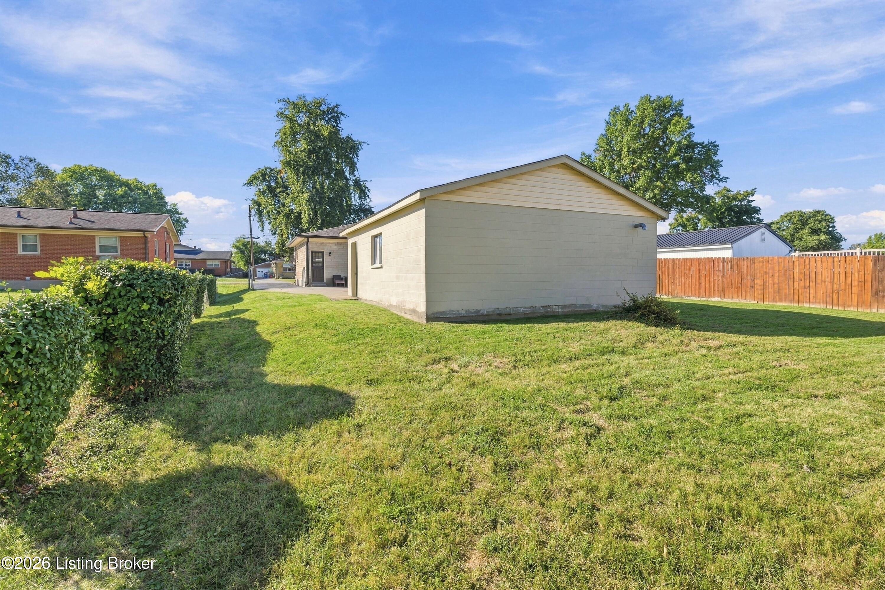 7205 Lorenzo Ln