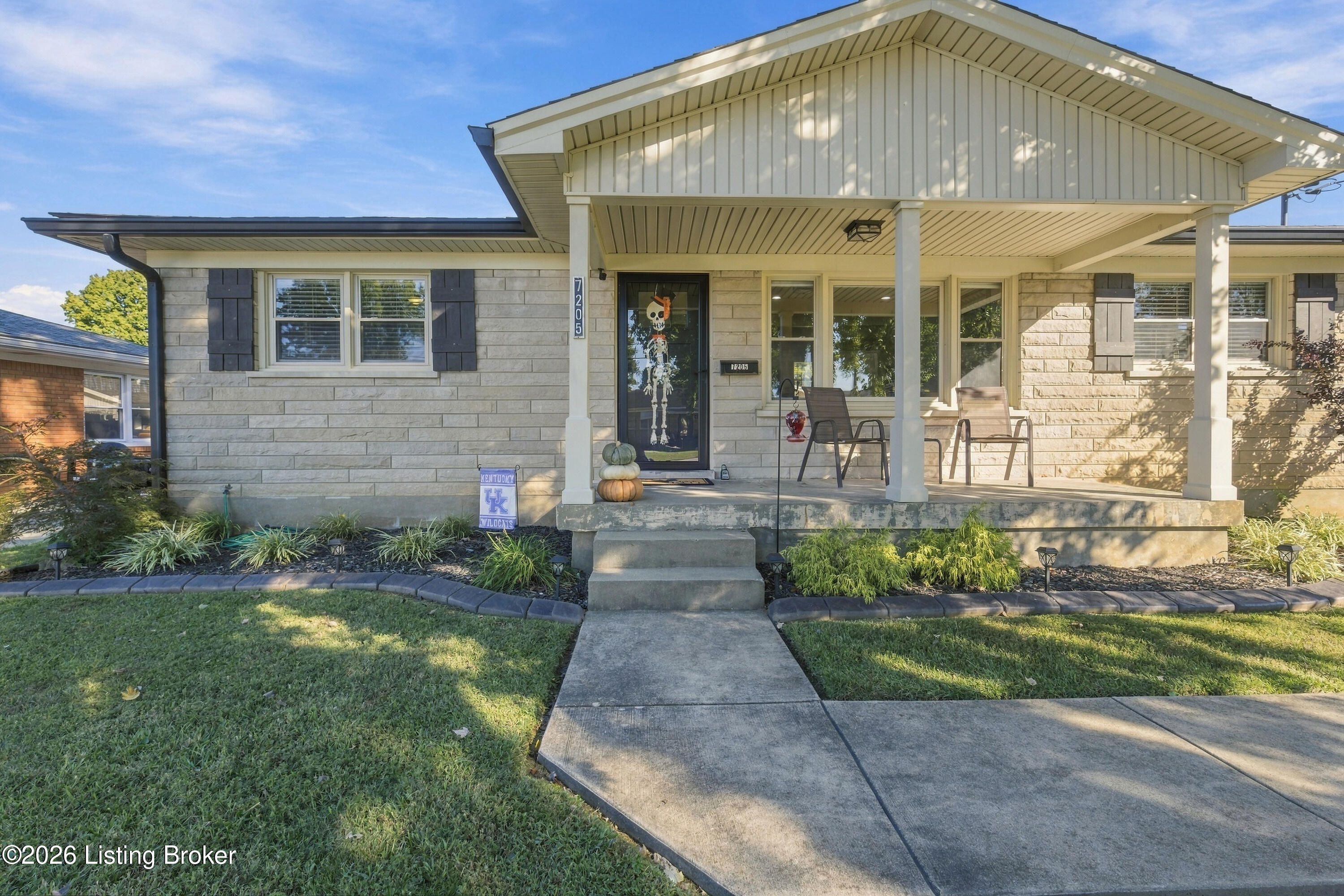 7205 Lorenzo Ln