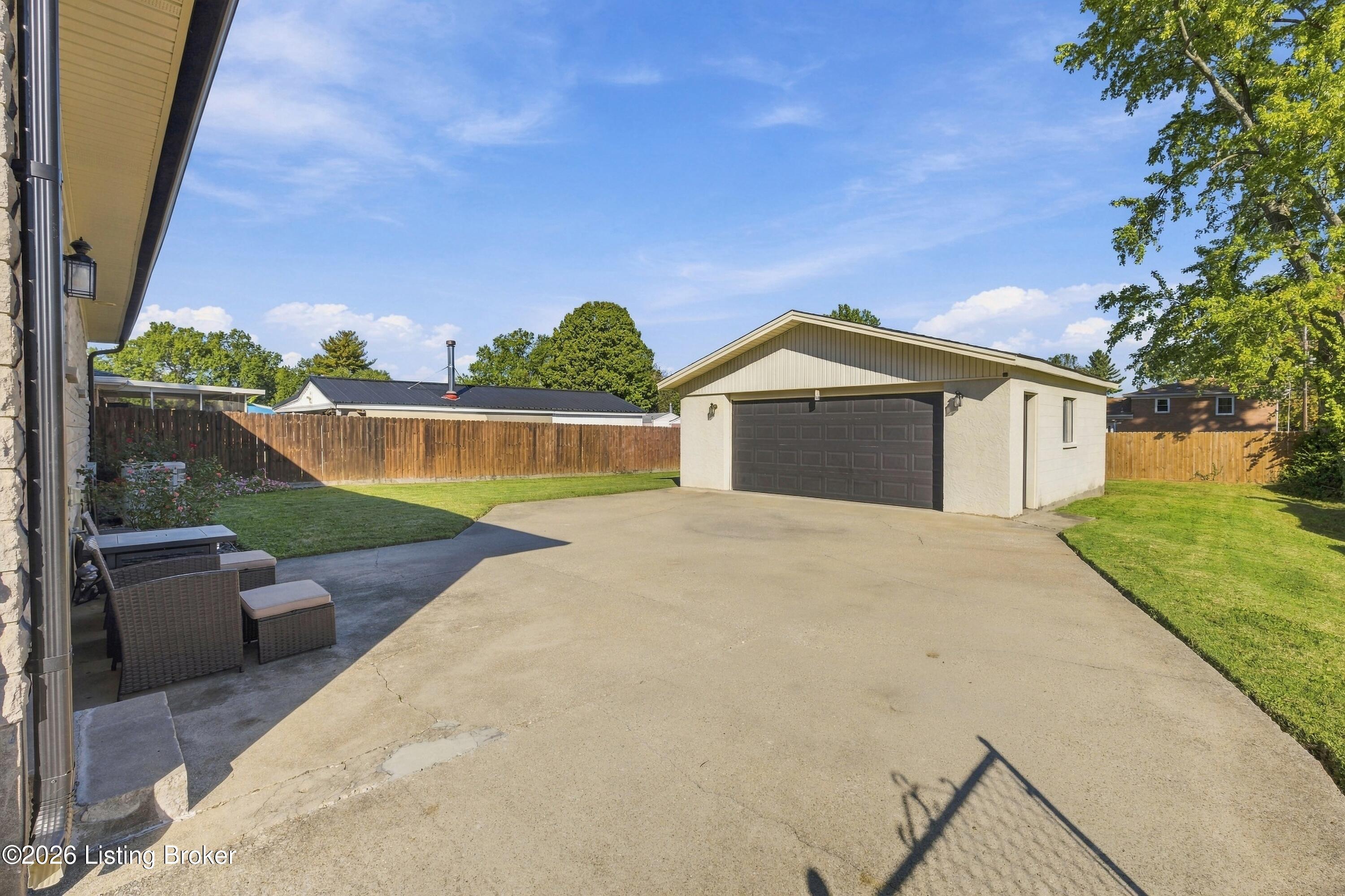 7205 Lorenzo Ln
