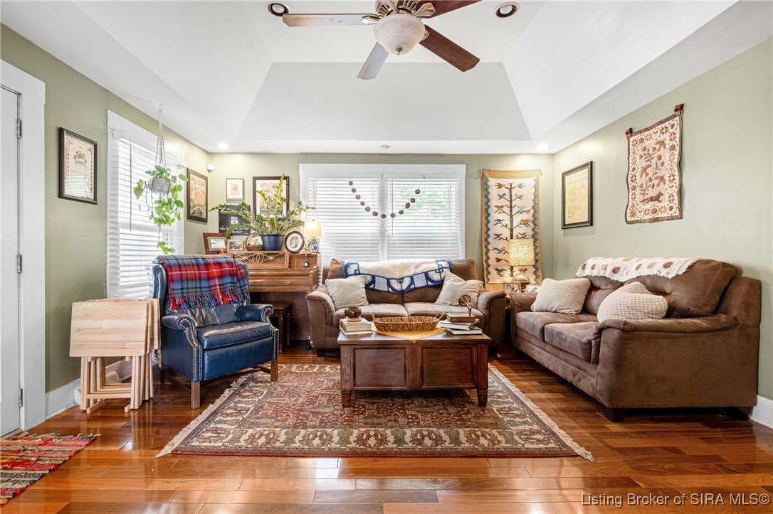 1522 E Market Street