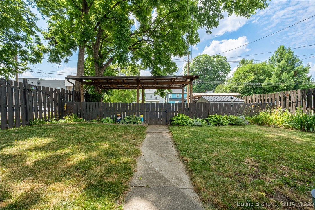 1522 E Market Street