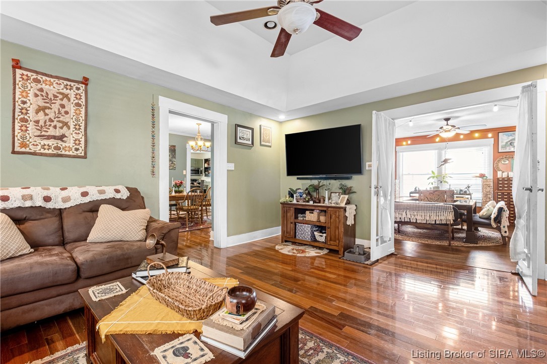 1522 E Market Street