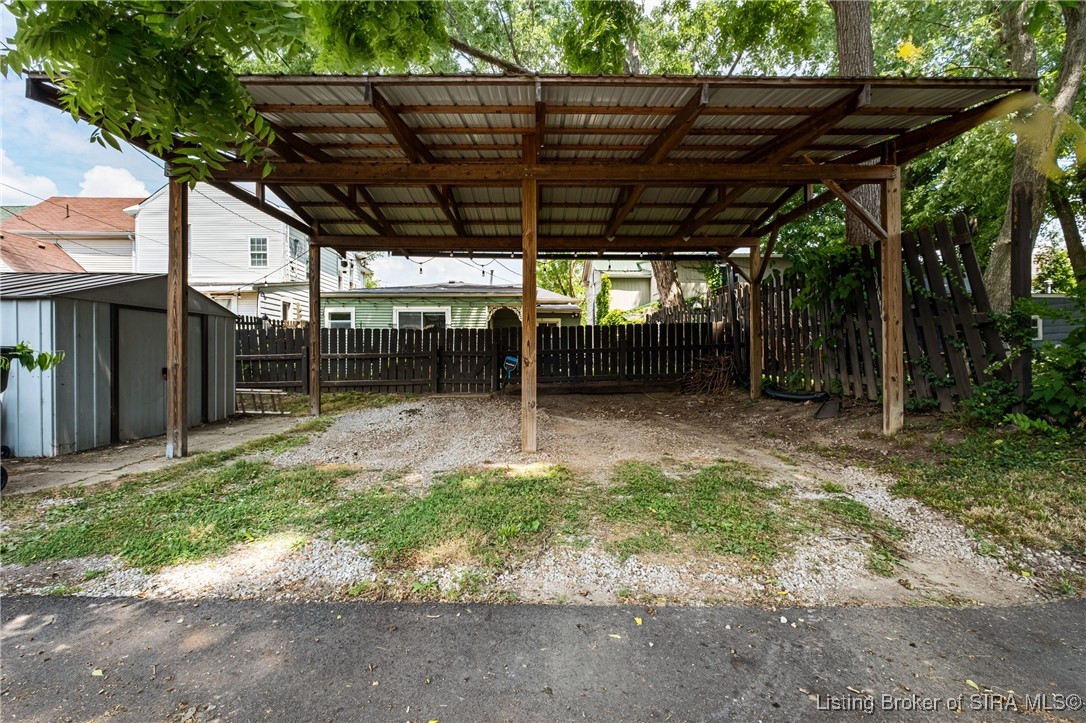 1522 E Market Street