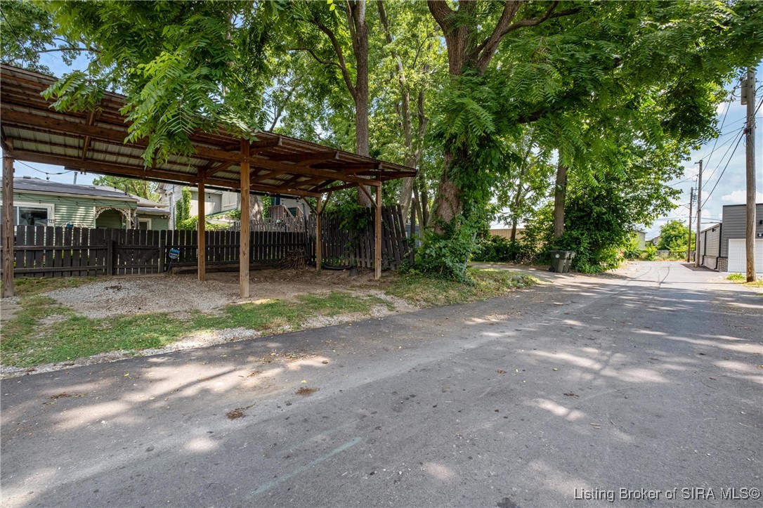 1522 E Market Street