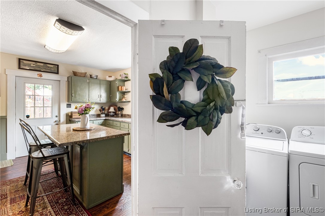 1522 E Market Street