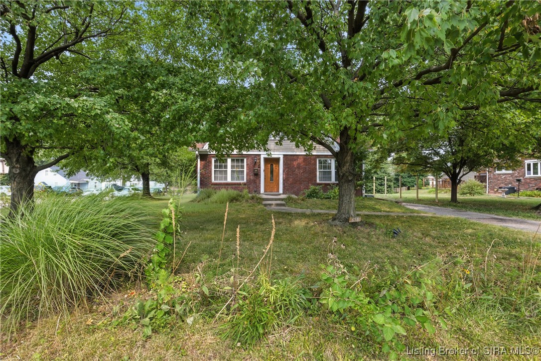 658 N Clark Boulevard