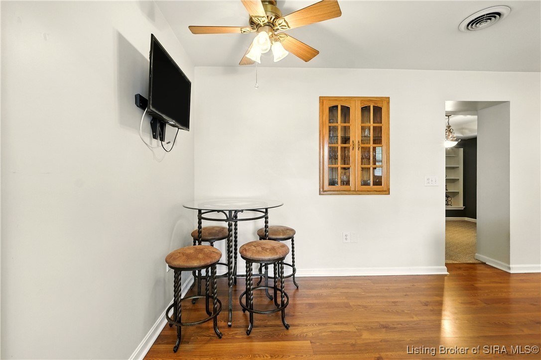 658 N Clark Boulevard