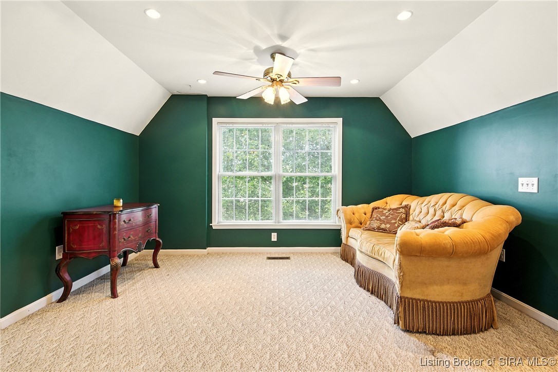 658 N Clark Boulevard