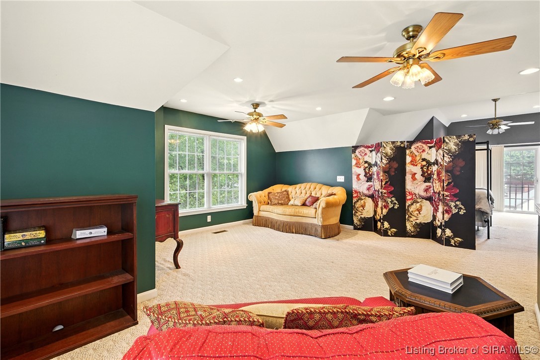 658 N Clark Boulevard