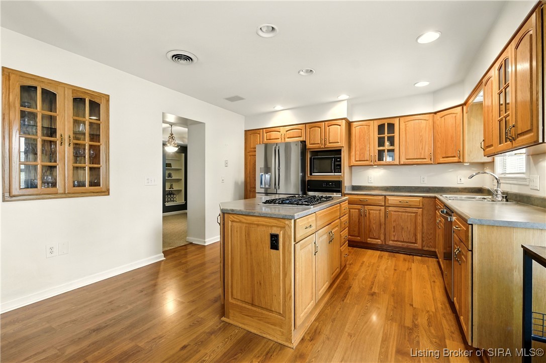 658 N Clark Boulevard