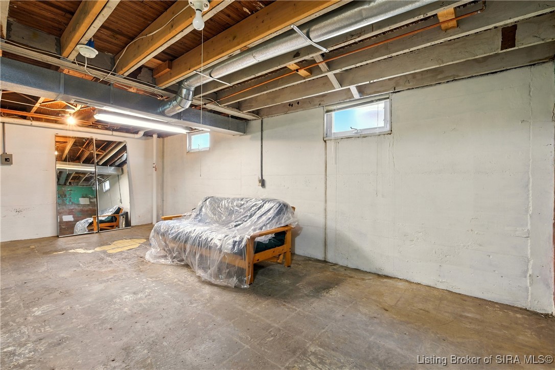 658 N Clark Boulevard