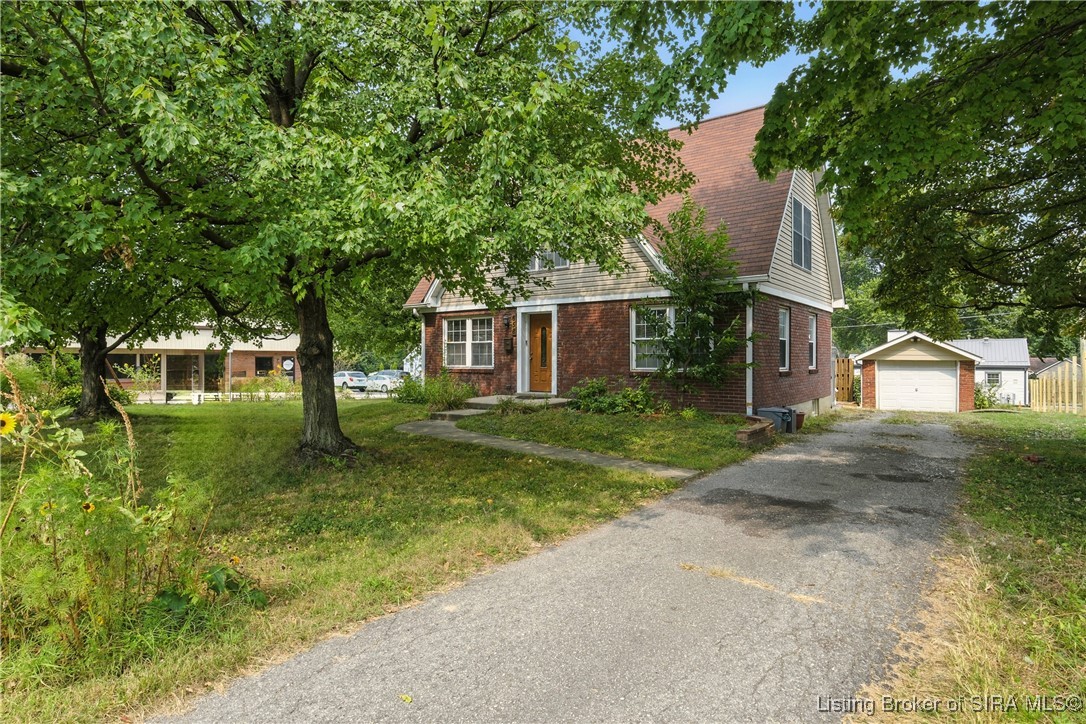 658 N Clark Boulevard