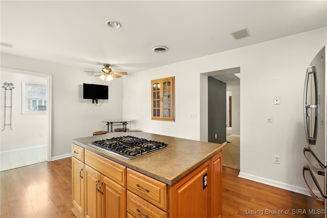 658 N Clark Boulevard