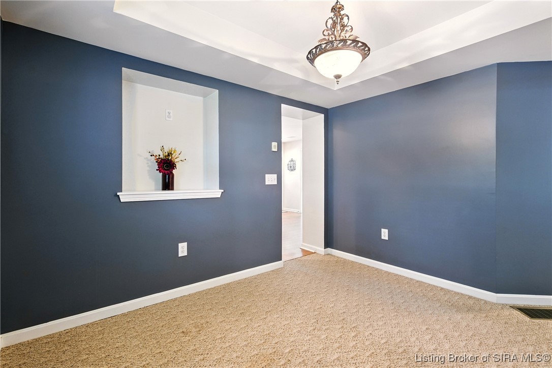 658 N Clark Boulevard