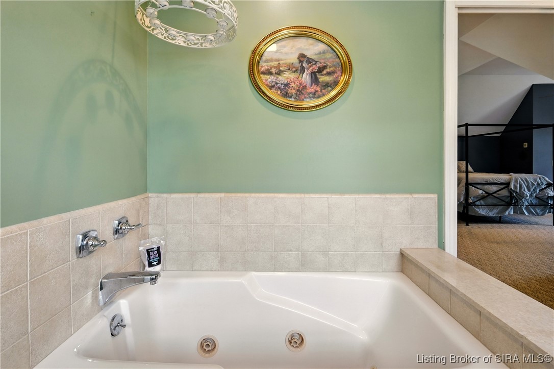 658 N Clark Boulevard