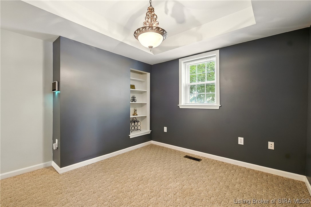 658 N Clark Boulevard