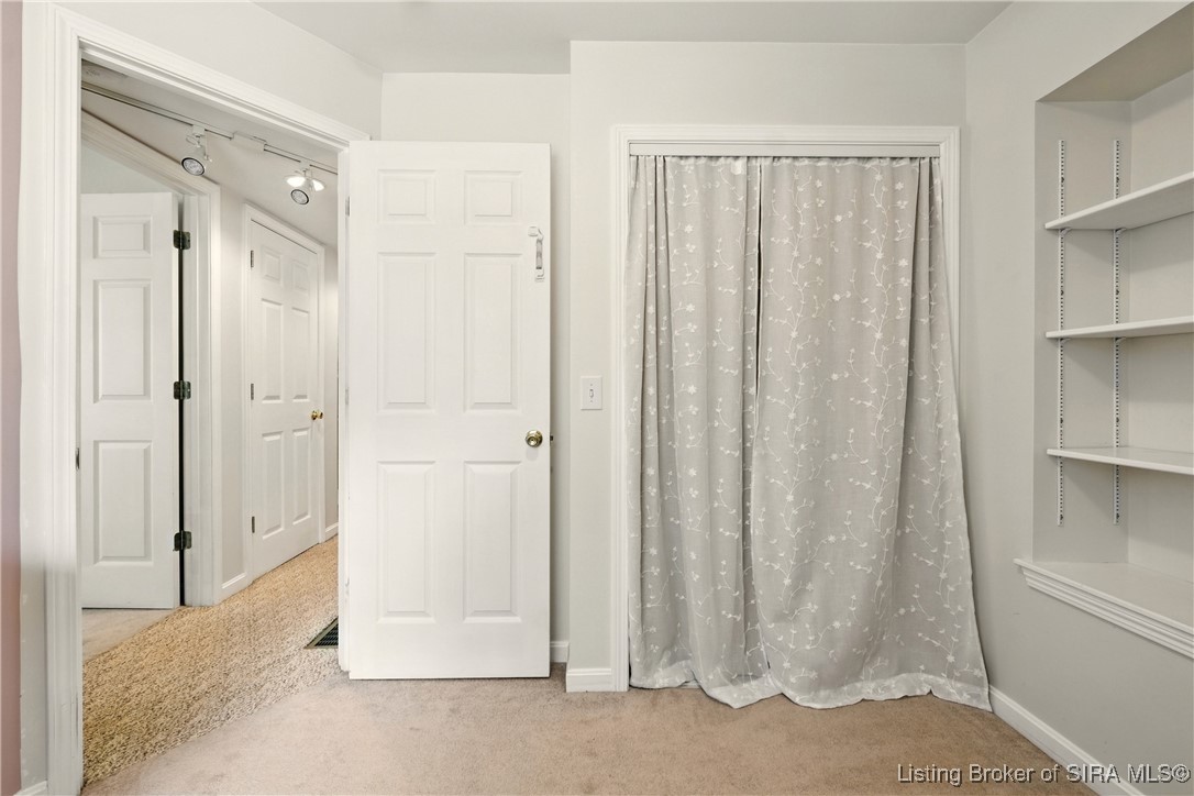 658 N Clark Boulevard