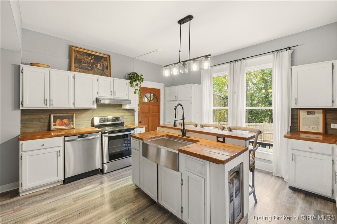 1324 Roosevelt Avenue