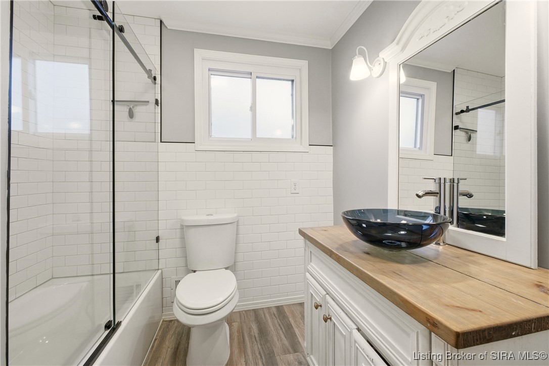 1324 Roosevelt Avenue