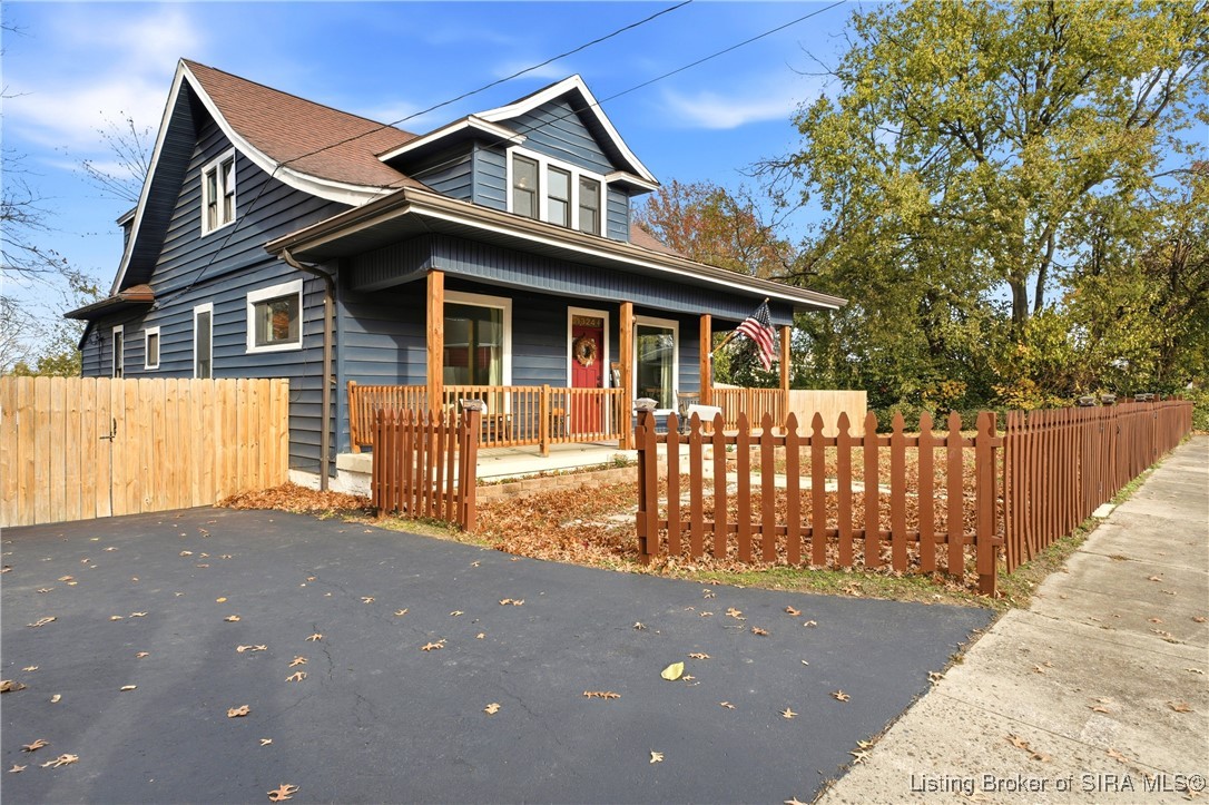 1324 Roosevelt Avenue