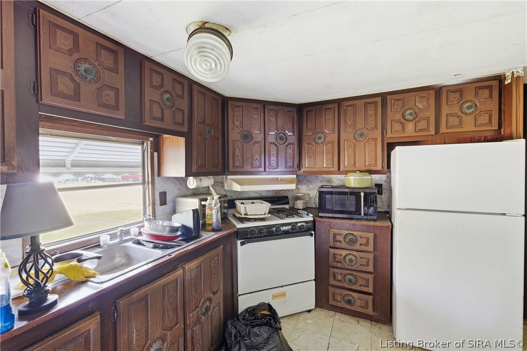 19604 Lakeview Drive
