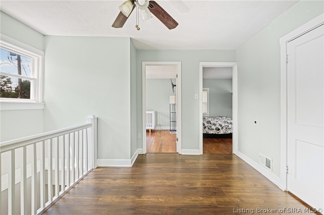 1402 E 9th Street