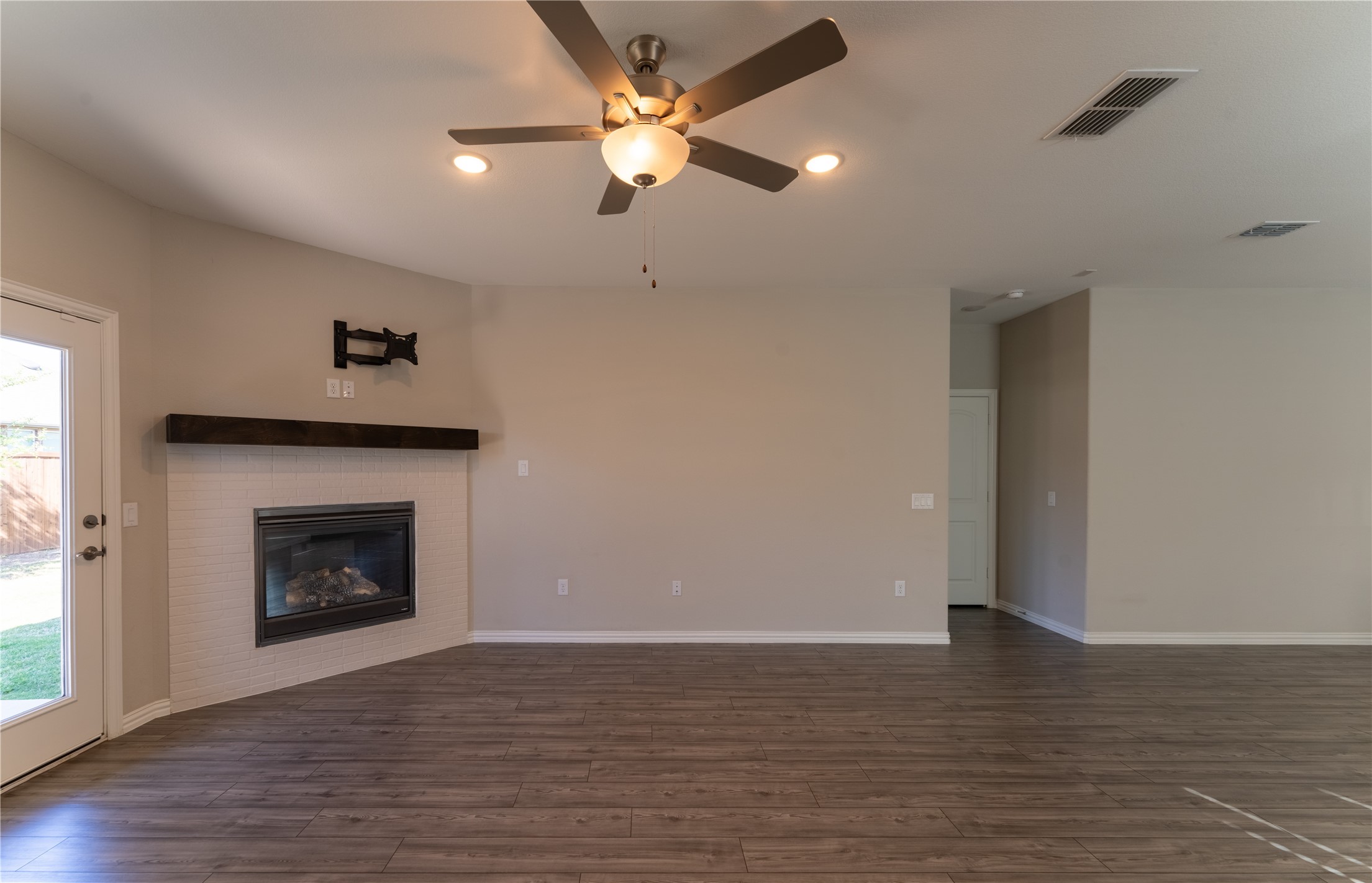 2020 Robert Street