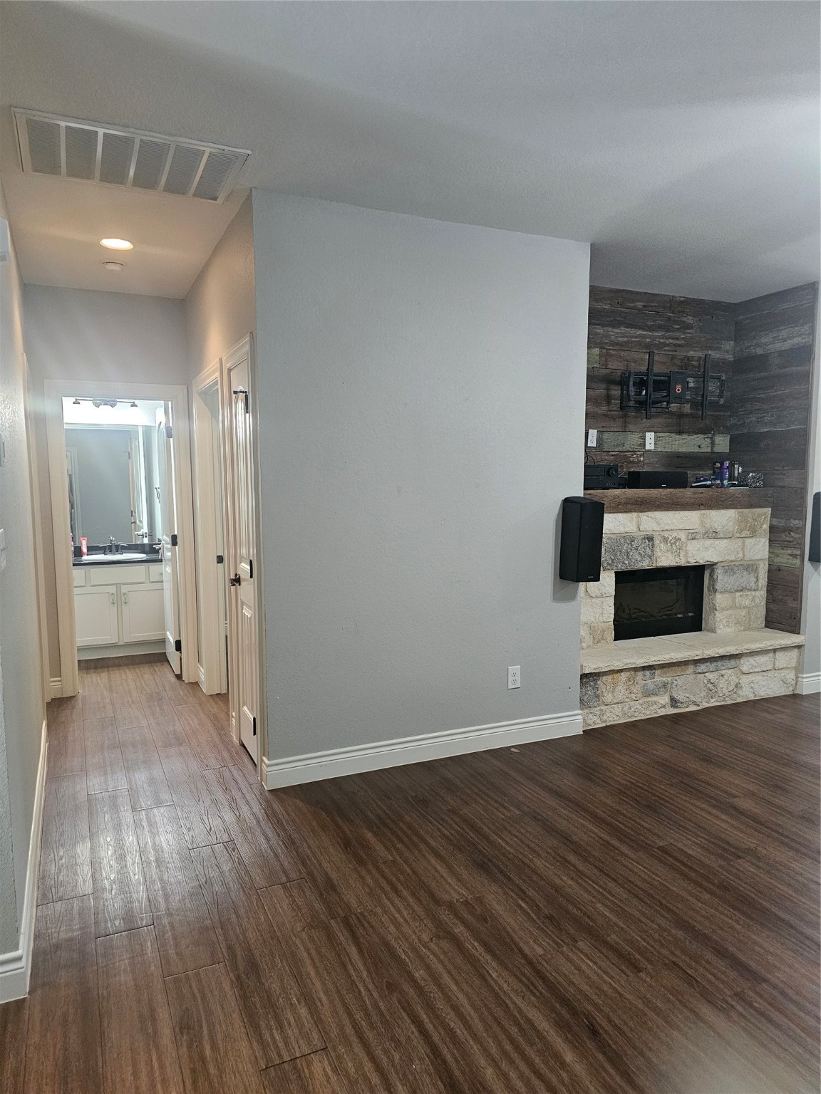 112 Crawford Court