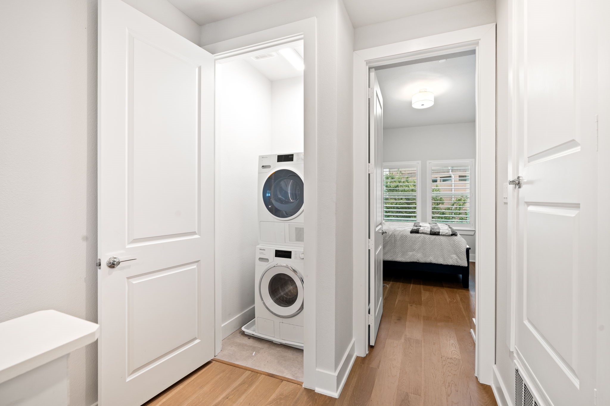 381 E Greenbriar Lane 1603