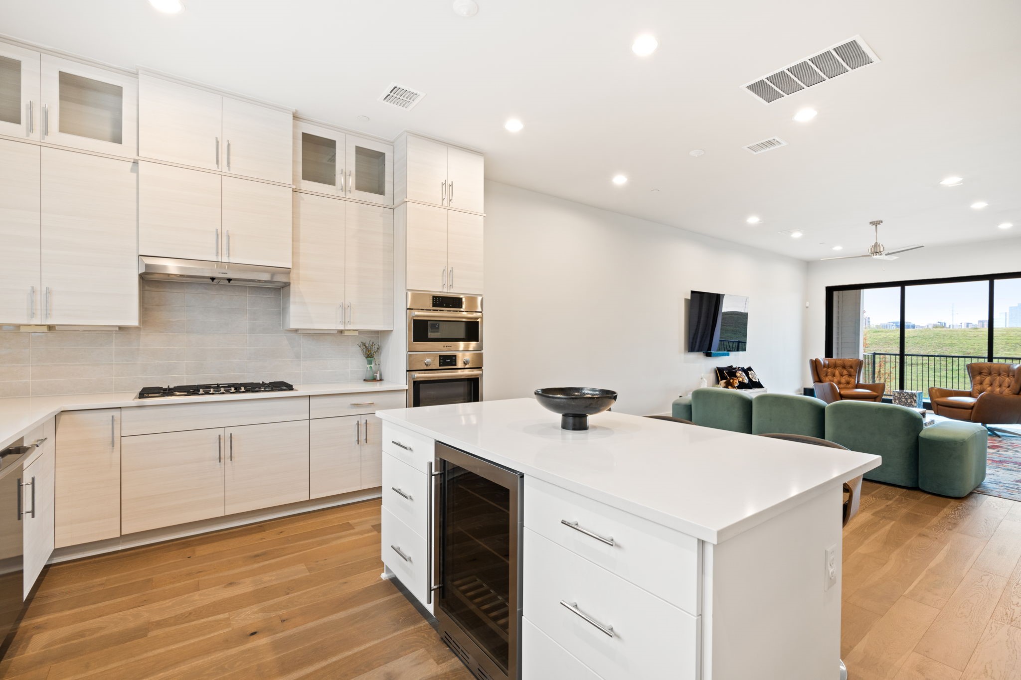 381 E Greenbriar Lane 1603